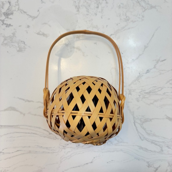 Japanese Handwoven Bamboo Basket Vase- Small Kago Ikebana vase - Picture 5 of 12